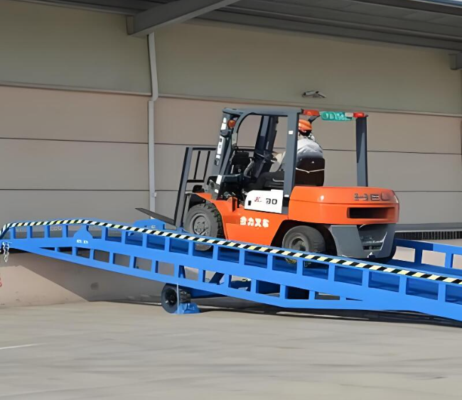 禄丰移动式卸货平台（叉车用）